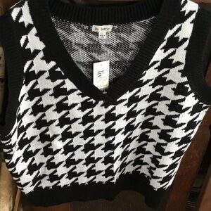 Liv & Lottie Black and White Houndstooth Oversized Sweater Vest - NWT